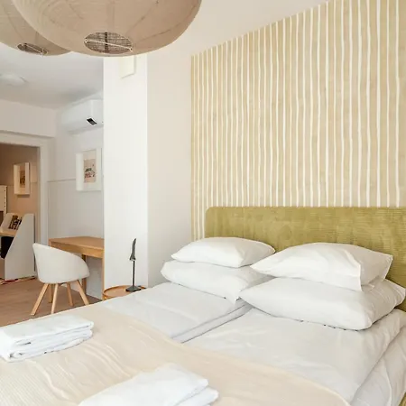 Lighthouse U1 Surfingbird