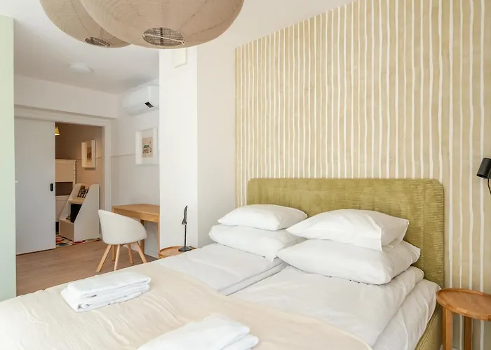 Lighthouse U1 Surfingbird